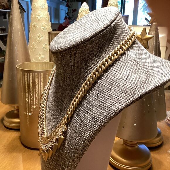 Adorable Brand Matte Goldtone Finish Heavy Link and CZ Necklace - Picture 6 of 9